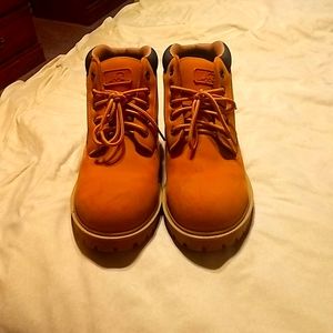 Men's mountain gear boots